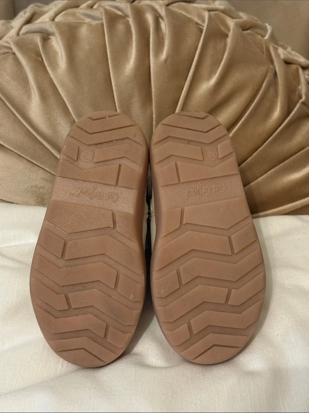 Adorable Cat and Jack Cream Sherpa Lace-Up Winter Boots- like new!